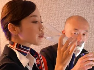 Em đẹp quá, cho anh đụ cái nhé!