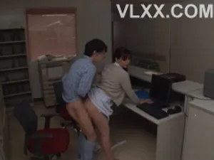 Vì mẹ chồng tôi chặt và thoải mái hơn vợ tôi nên hóa ra bà ấy nhét nó vào hậu môn của tôi
