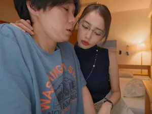 Cậu trai kính cận ngây ngô và lần đầu cởi áo mối tình đầu… siêu phẩm