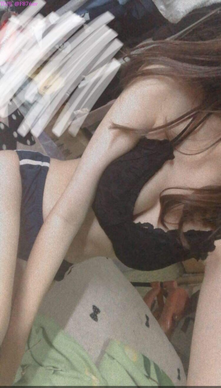 Cô con gái lớn chưa chồng yêu thích ngoại tình với bố