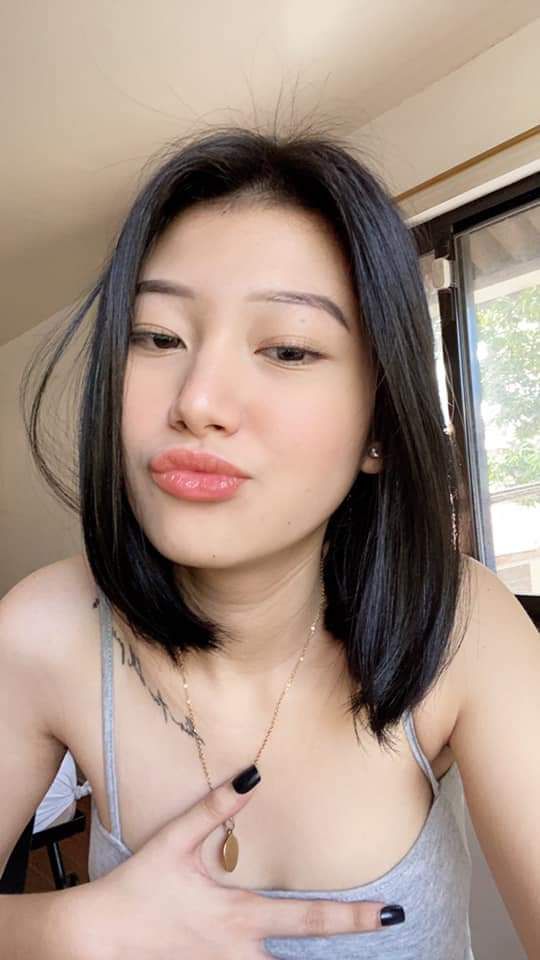 Người phụ nữ trưởng thành nóng bỏng làm video khiêu dâm tại nhà trong thời gian cách ly