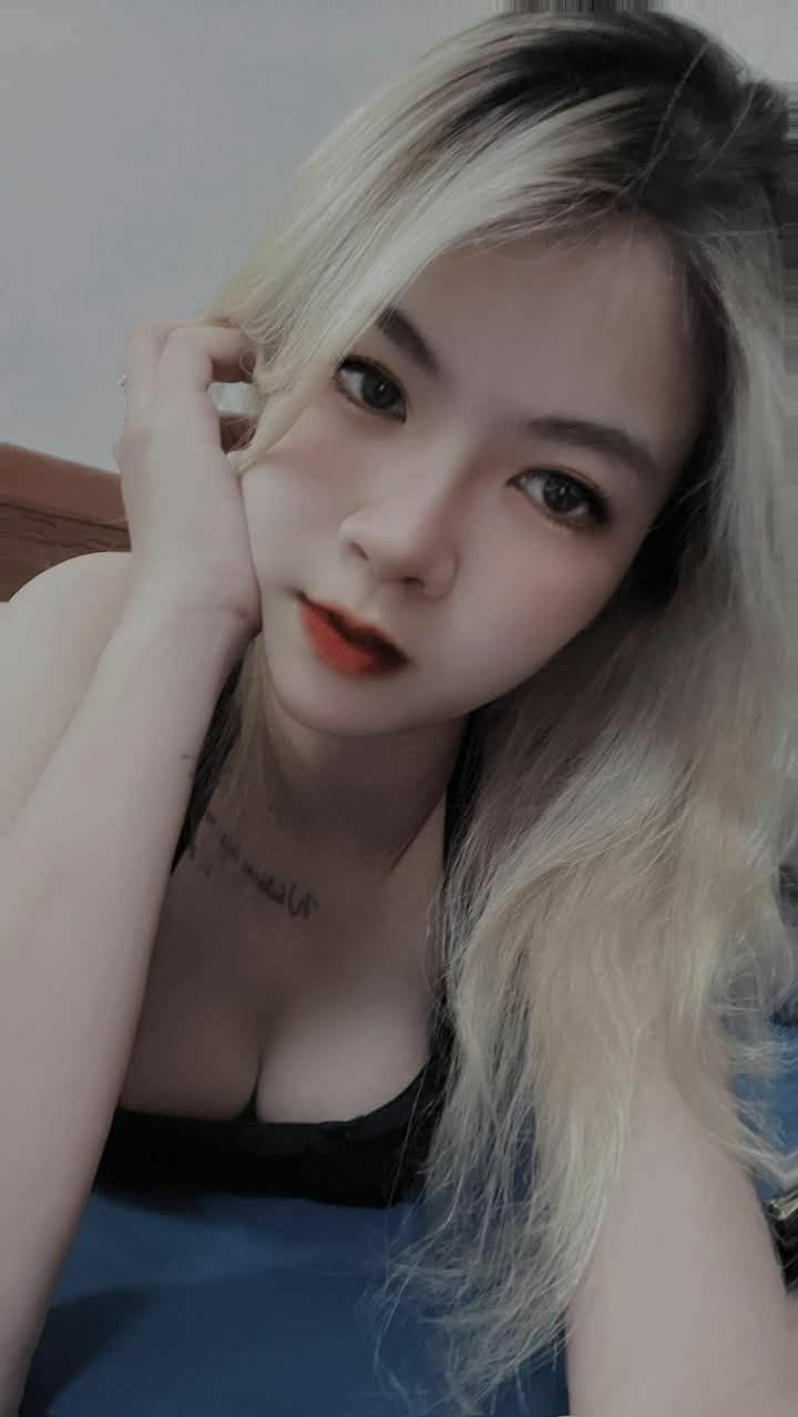 Cho người vợ làm người mẫu khỏa thân để học trò vẽ
